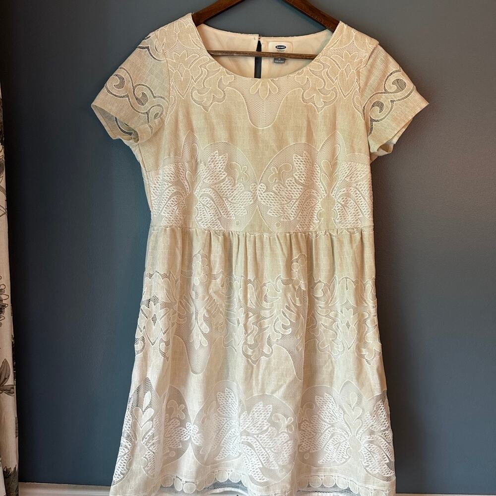 Neutral lace dress‎